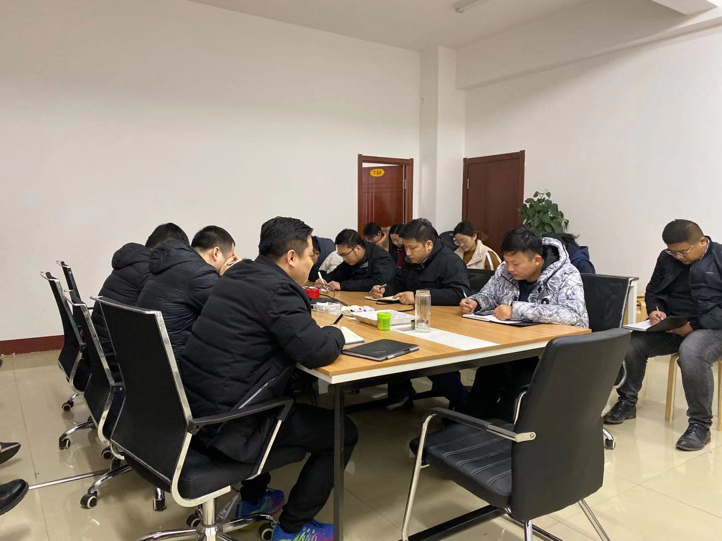 北京思路智园科技有限公司组织公司销售人员培训学习