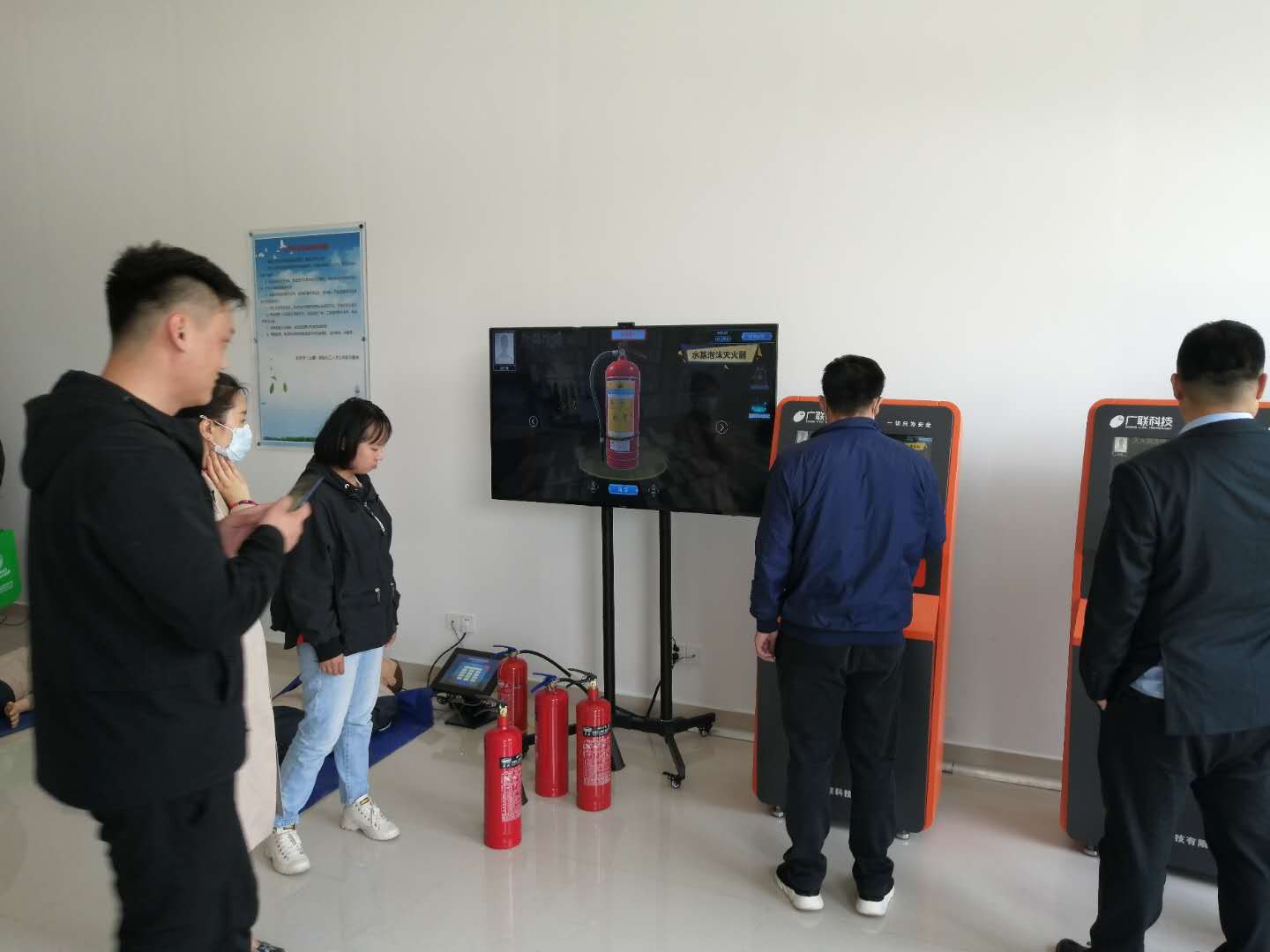 智园科技运维运营部组织新入职员工到上虞平台参观学习